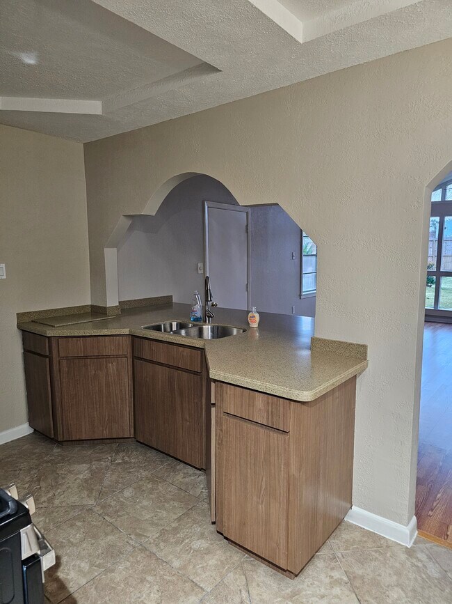 Building Photo - 526 Heidrich St