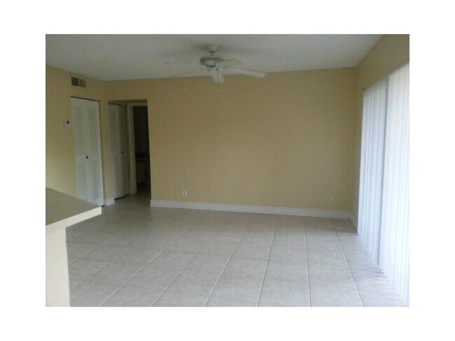 Building Photo - Awesome Condo just close to Sawgrass
