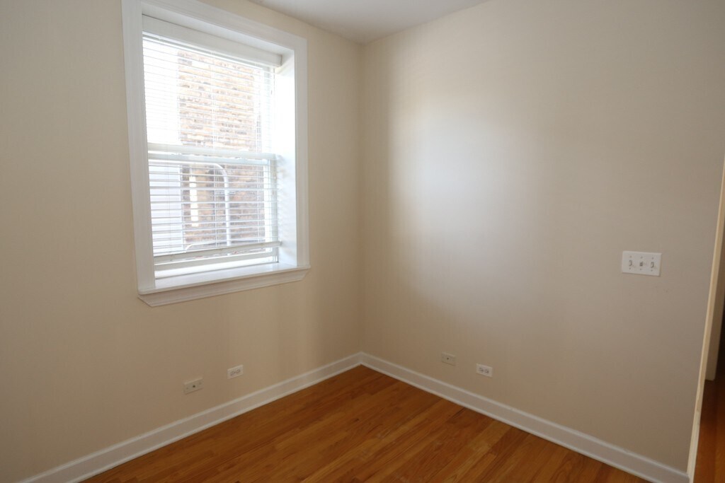 Building Photo - 3257 N Clifton Ave