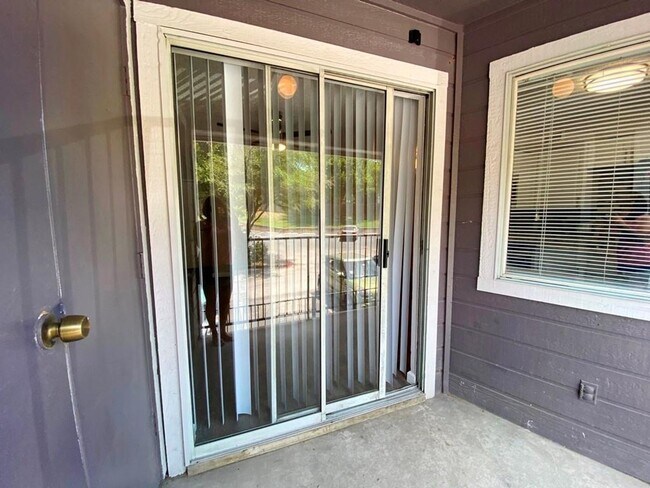 Building Photo - The Silverado Condominiums have plenty of ...