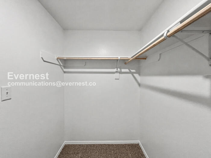 Building Photo - 480 Moonlight Cove