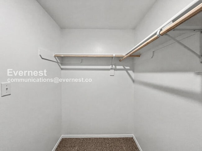 Building Photo - 3 Bed/2 Bath Home with Attached Garage / Pet-Friendly / Vouchers Accepted / Available Now!