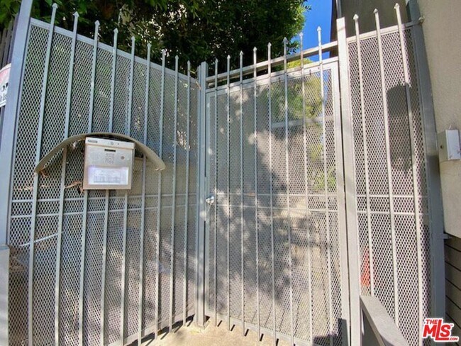 Building Photo - 1920 Hillcrest Rd