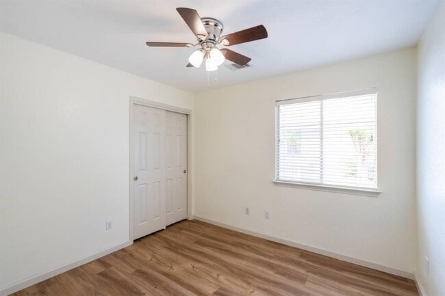 Building Photo - 5911 Steiner