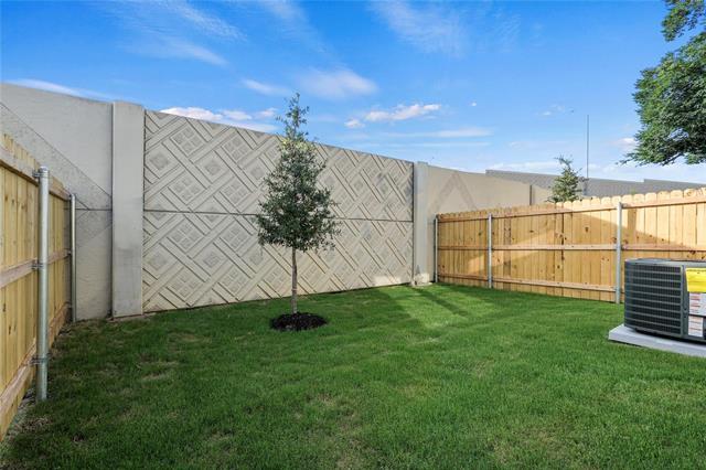 Building Photo - 2221 Hooper St