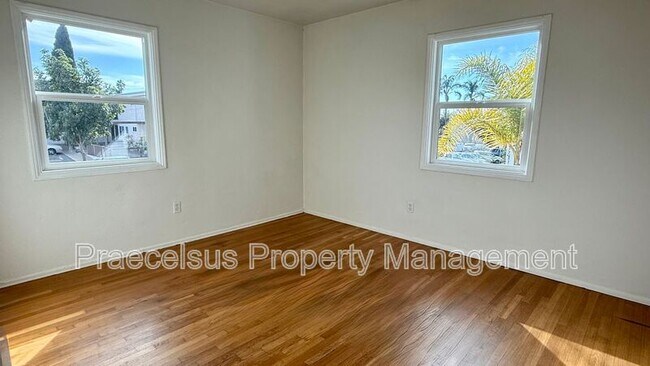 Building Photo - 317 E 5th St