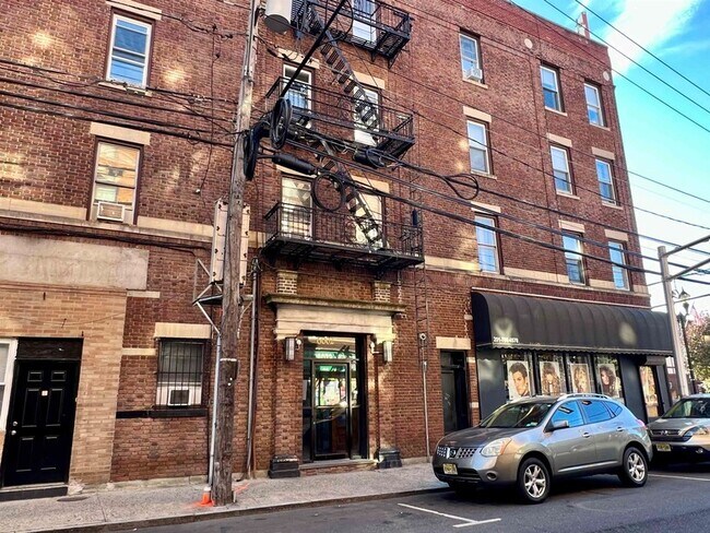 Building Photo - 6002 Hudson Ave