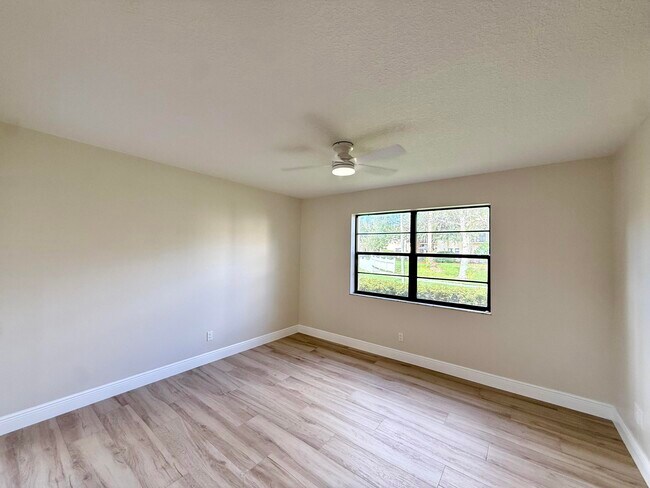 Building Photo - 2050 Oleander Blvd