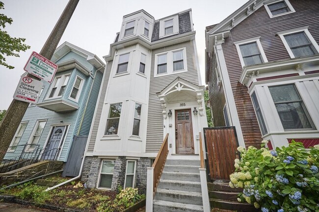 Building Photo - 355 K St