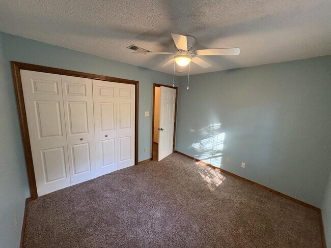 Building Photo - 1508 Beachview Dr