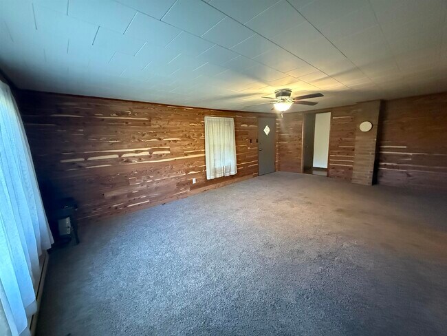 Building Photo - 122 Helm Rd