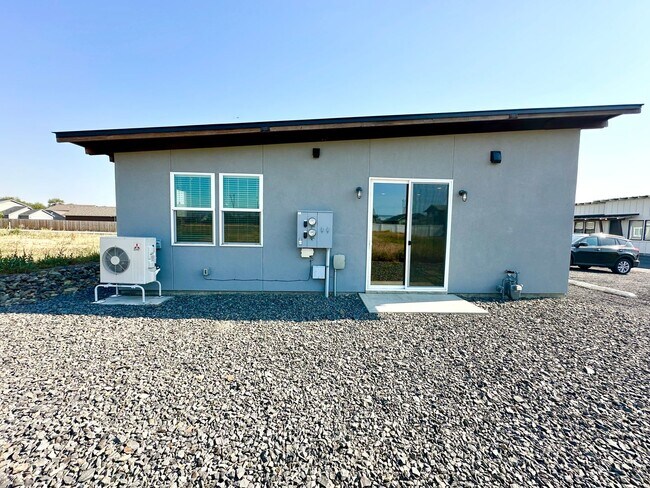 Building Photo - 121 E 26th Ave