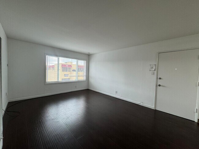 Building Photo - 3232 14th Ave