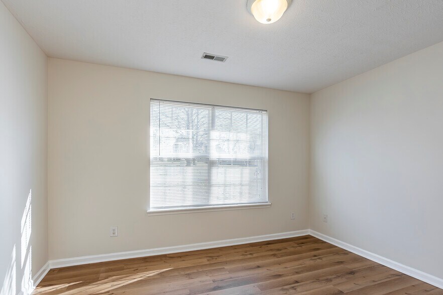 Building Photo - 405 Cricket Ln