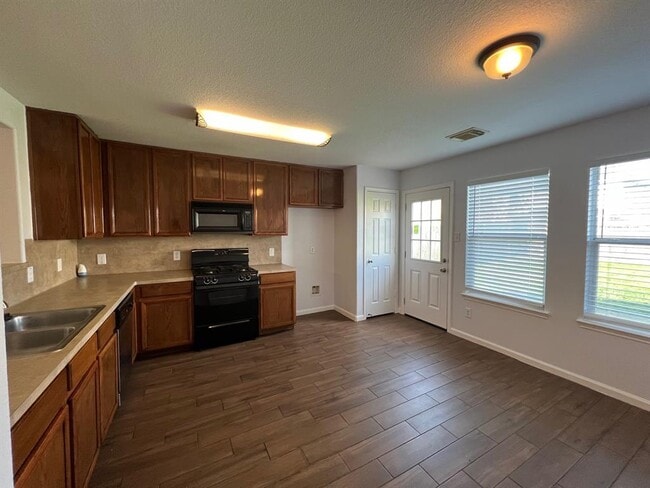 Building Photo - 2219 Bristol Bend Ln
