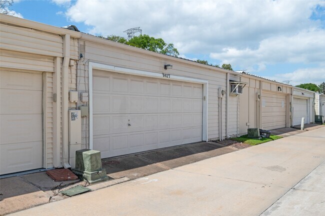 Building Photo - 9417 Bassoon Dr