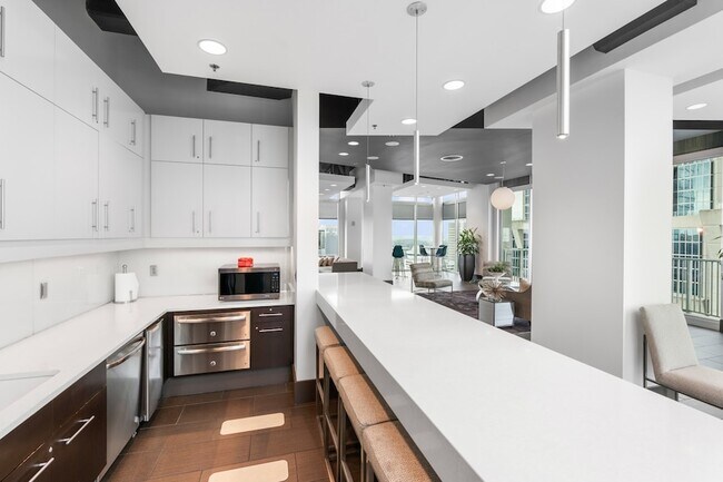 Building Photo - 415 Church St