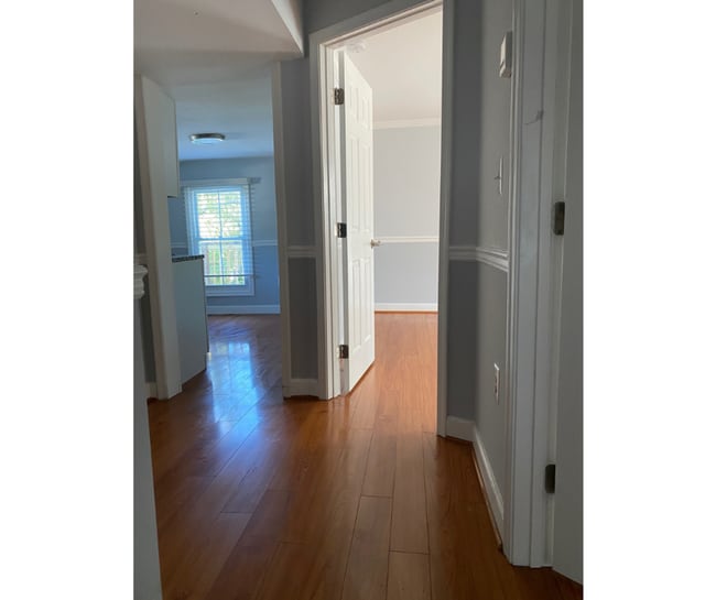 Building Photo - 438 Main St