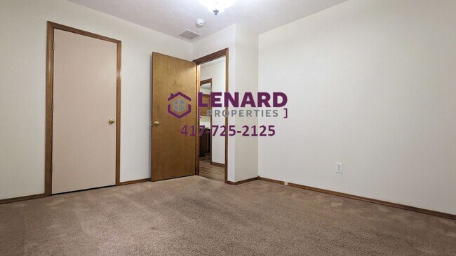 Building Photo - 3 Bedroom Home With Large Fenced Yard!