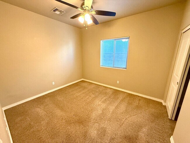 Building Photo - Beautiful 3 Bedroom with 3 Car Garage- Available Now!