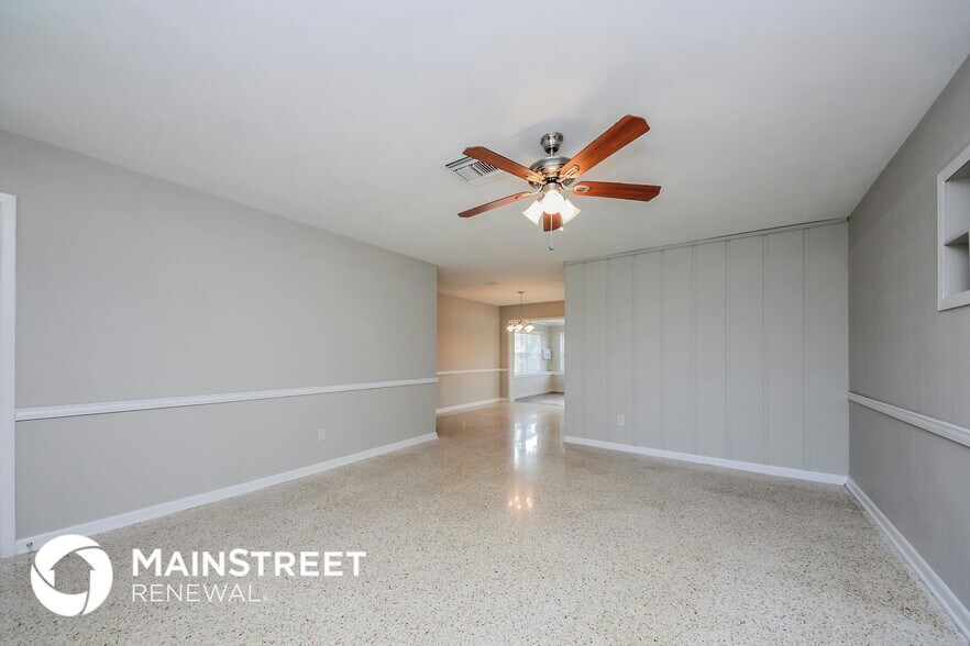 Building Photo - 417 Halsey St