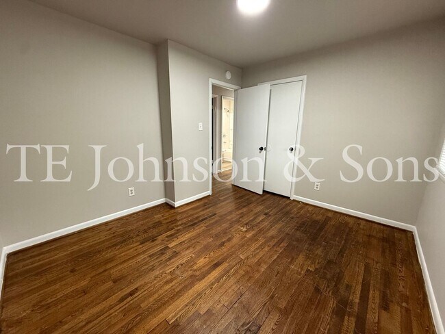 Building Photo - Charming 2 Bedroom Home with Hardwood Floors & Central A/C in Winston-Salem