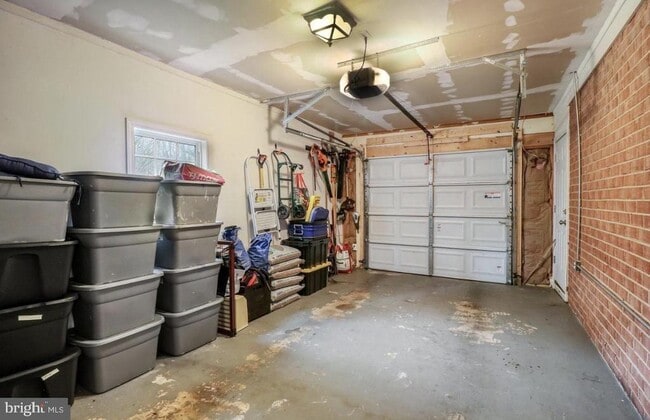 Building Photo - 5012 Gainsborough Dr