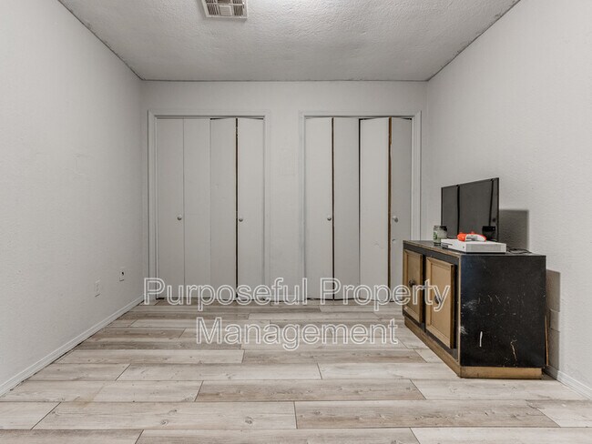 Building Photo - 5911 Fox Run Way