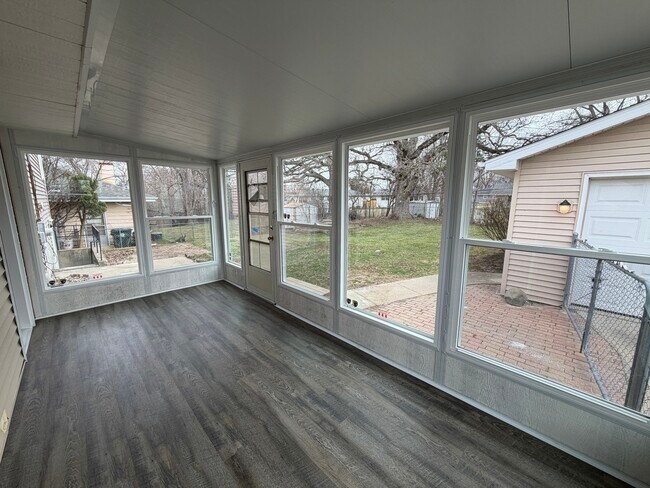 Building Photo - 109 Hickory Dr