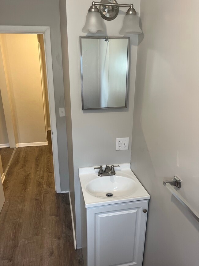 Building Photo - 212 W 5th St