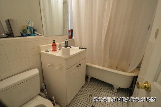 Building Photo - 64 Hemenway St