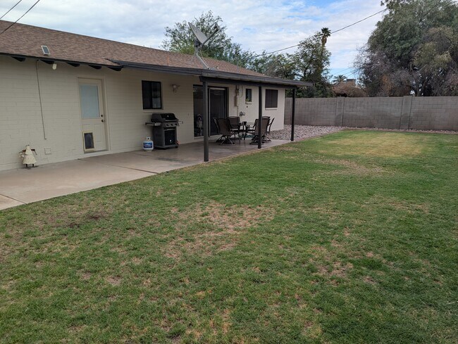 Building Photo - 1857 E Palmcroft Dr