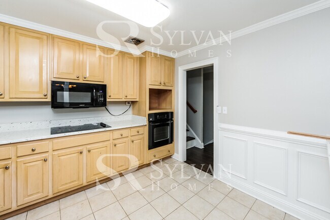 Building Photo - Coming HOME never felt so good!