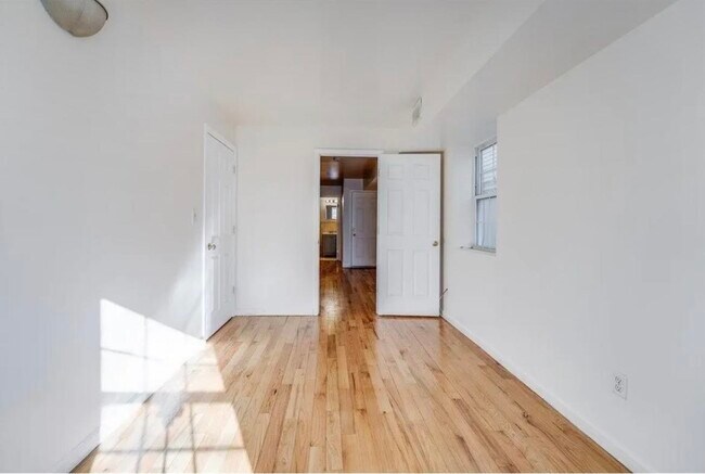 Building Photo - 283 Winfield Ave