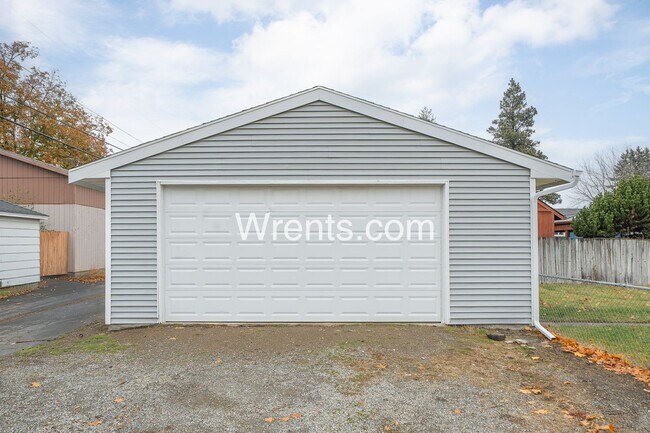 Building Photo - Newly renovated 3bd 2bath Shadle Rancher MUST SEE