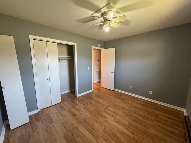 Building Photo - 2-3 bed/ 1 bath duplex with Carport