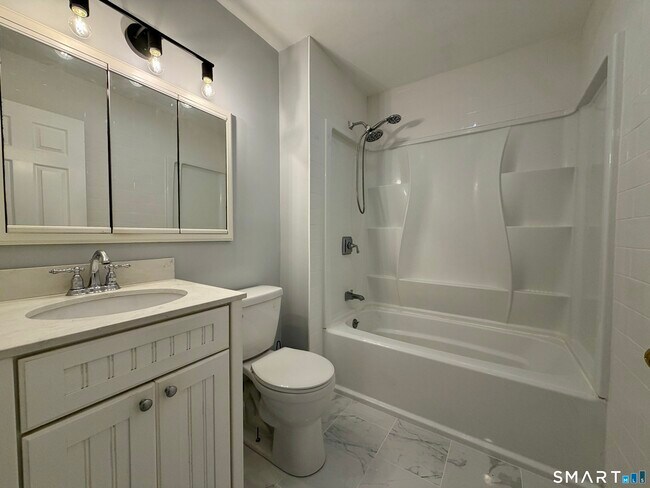 Building Photo - 154 E Main St