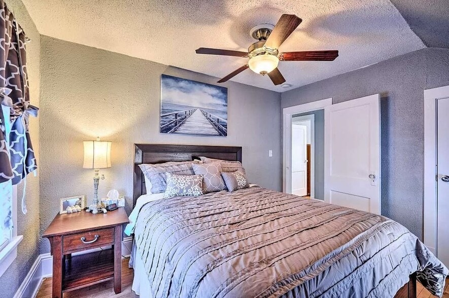 Building Photo - 325 W Spring St