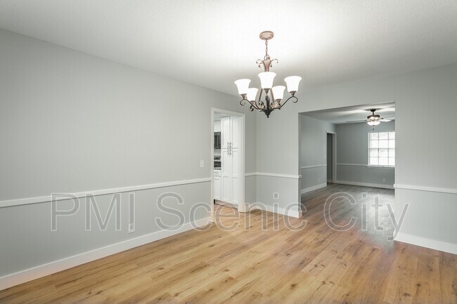 Building Photo - 508 Briar Park Ln