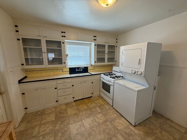 Building Photo - 2841 S 2300 E