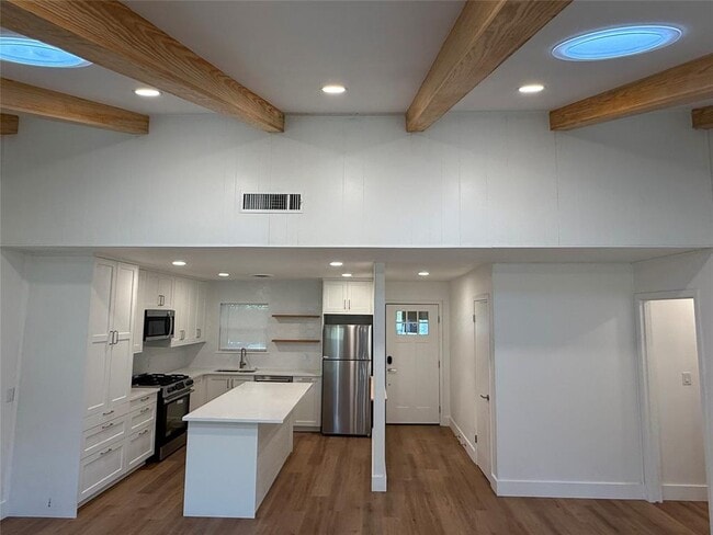 Building Photo - 6712 Bryn Mawr Dr