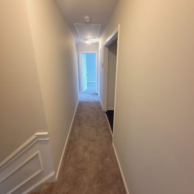Building Photo - Steel Creek Area! Traditional 4BR/2.5BR Ho...
