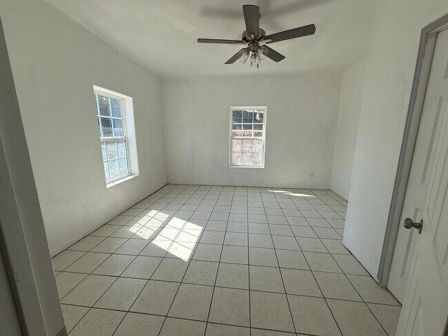 Building Photo - 3217 Diaz St