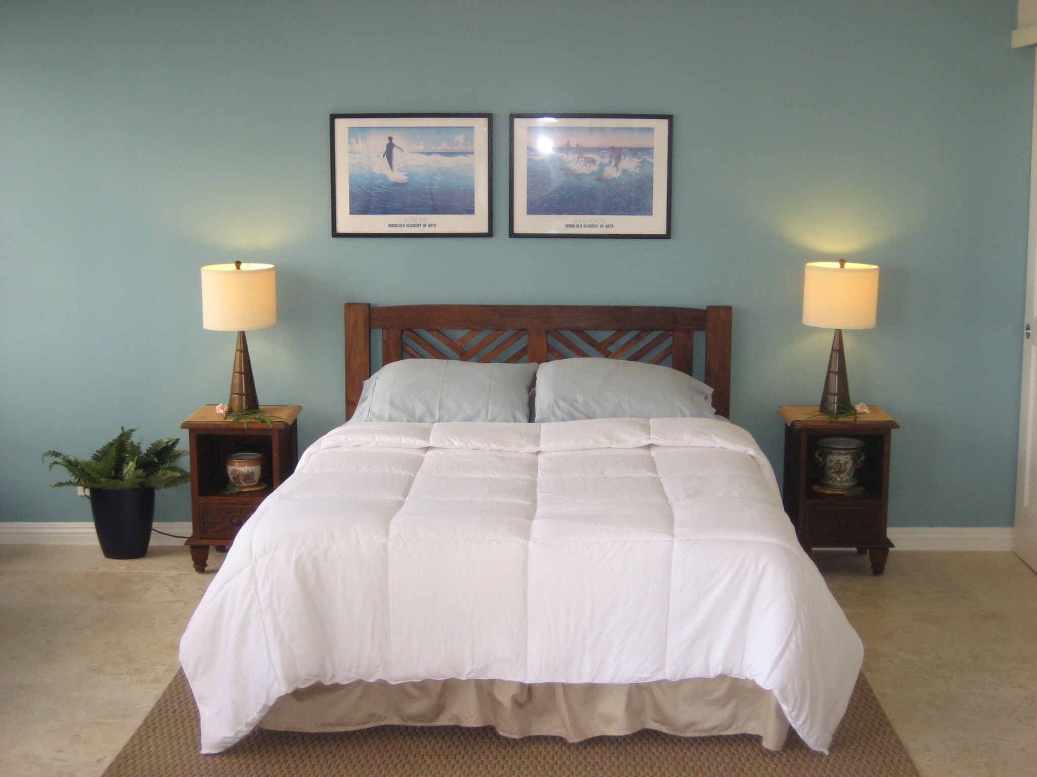 Queen bed, triple dresser - 201 Ohua Ave