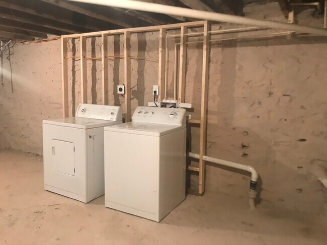 Building Photo - 417 Rosecroft Terrace