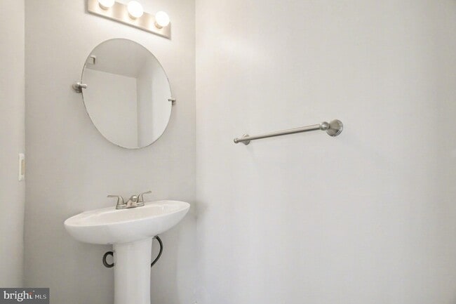 Building Photo - 3648 McDowell Ct