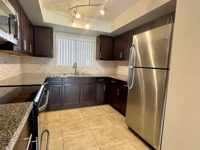 Building Photo - COMING SOON!!! LOVELY 2 Bed/2 Bath Condo Across From The River!!!