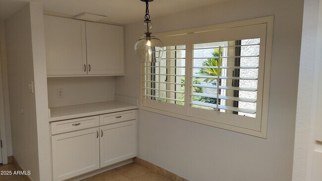 Building Photo - 2426 E Palo Verde Dr