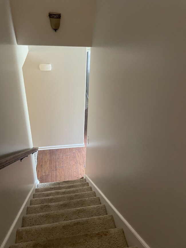 Building Photo - 634 Hidden Valley Dr