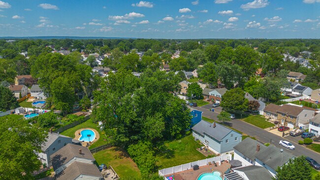 Building Photo - 1641 Lenape Rd